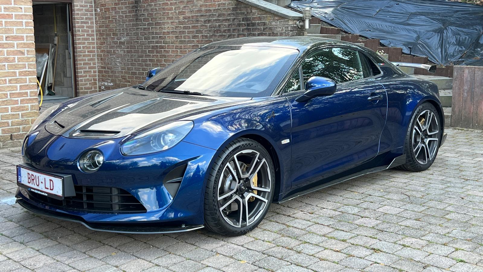 Alpine A110 R 300cv - 300 cv Propulsion 
Voiture Performante , Fun et Efficace 
Idéale pour débutants et avancés